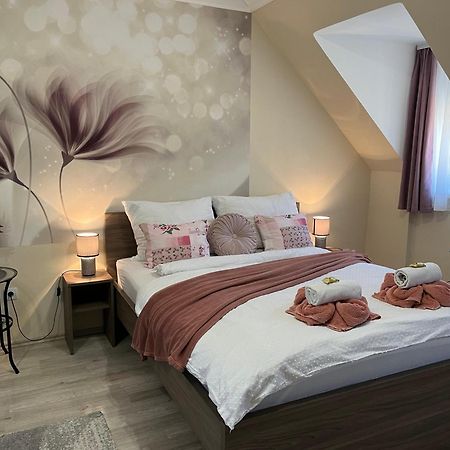 Oreo Apartman Eger Bagian luar foto