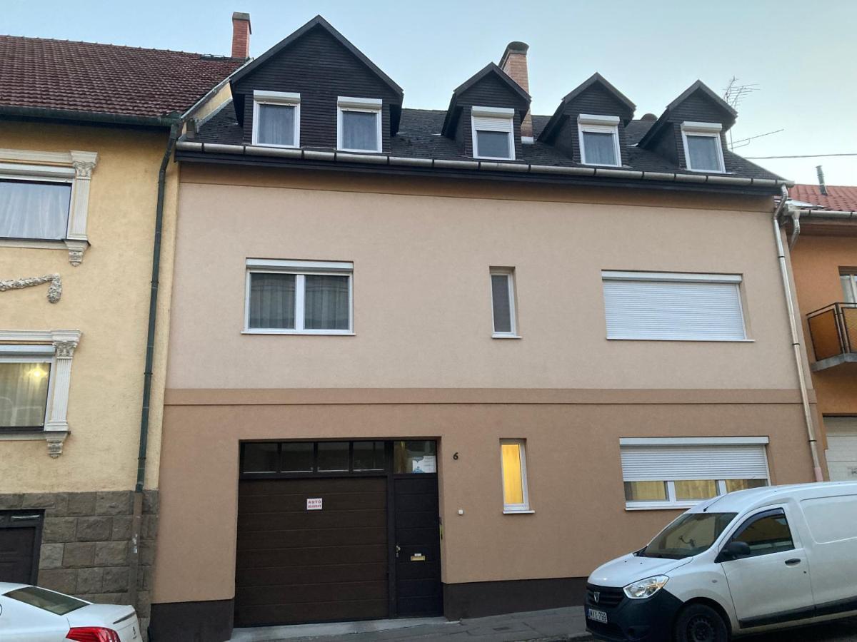 Oreo Apartman Eger Bagian luar foto