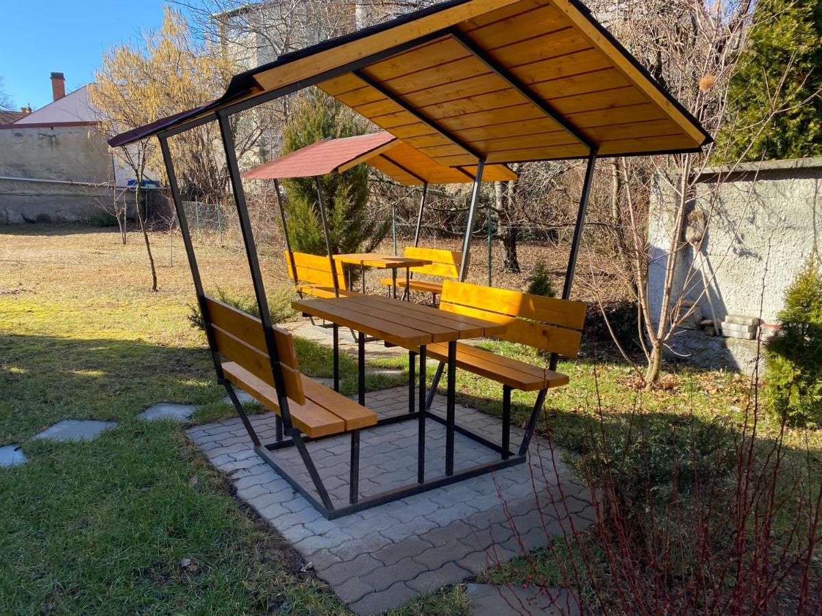 Oreo Apartman Eger Bagian luar foto