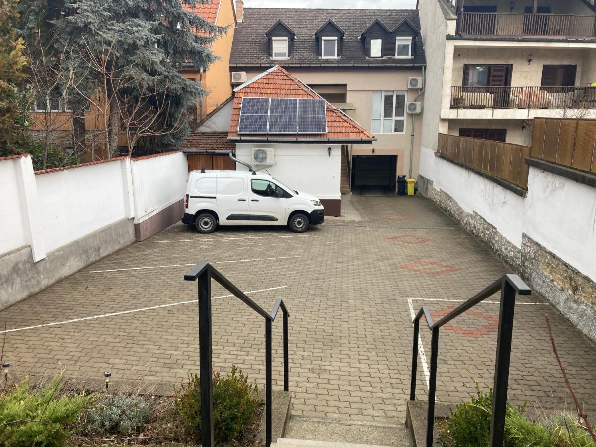 Oreo Apartman Eger Bagian luar foto