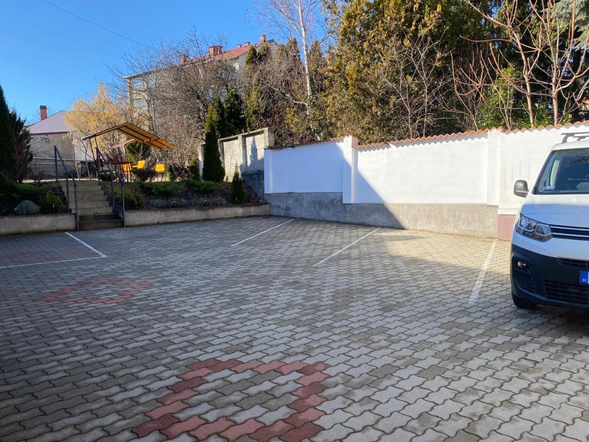 Oreo Apartman Eger Bagian luar foto