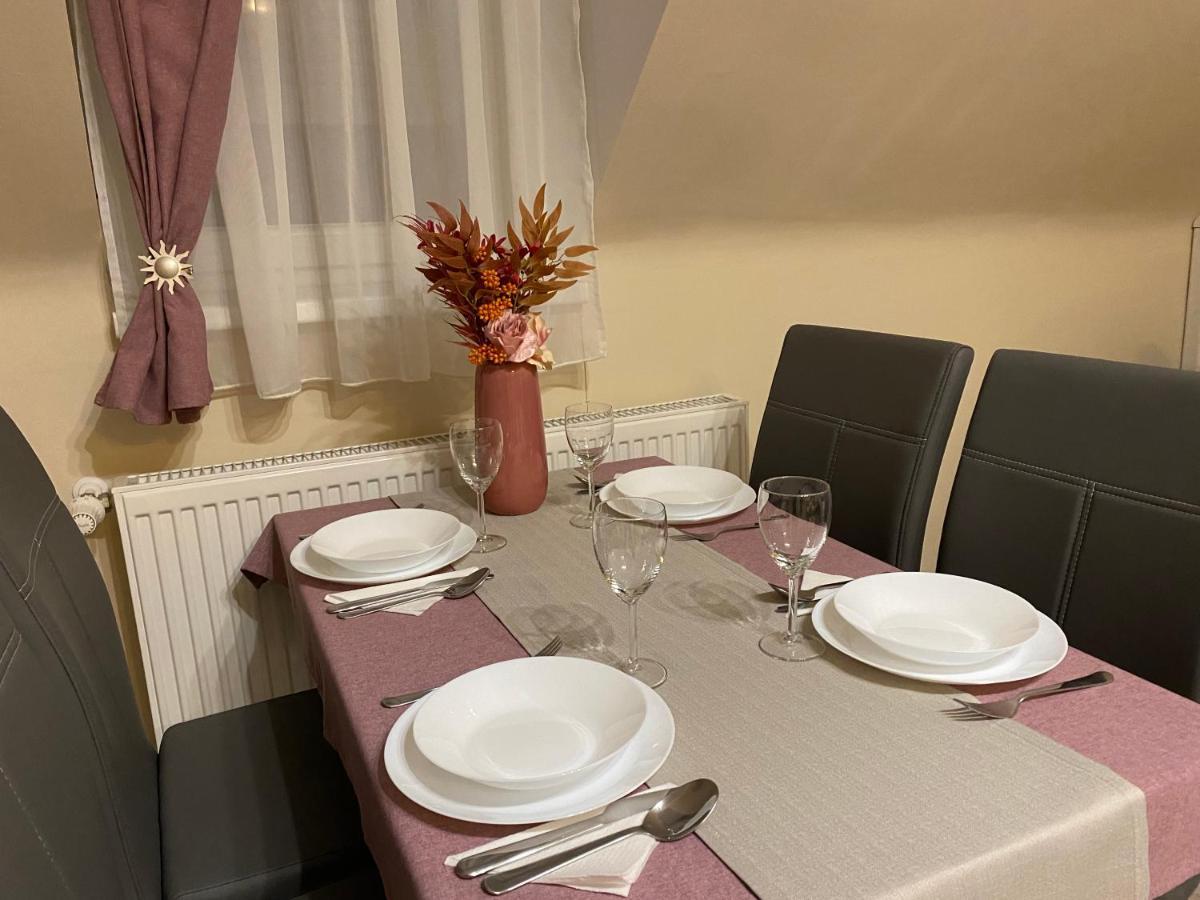 Oreo Apartman Eger Bagian luar foto