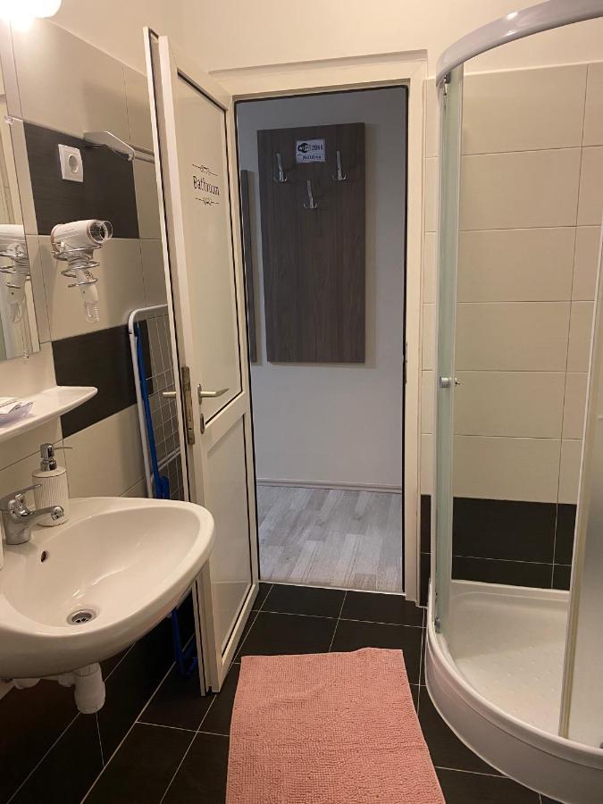 Oreo Apartman Eger Bagian luar foto