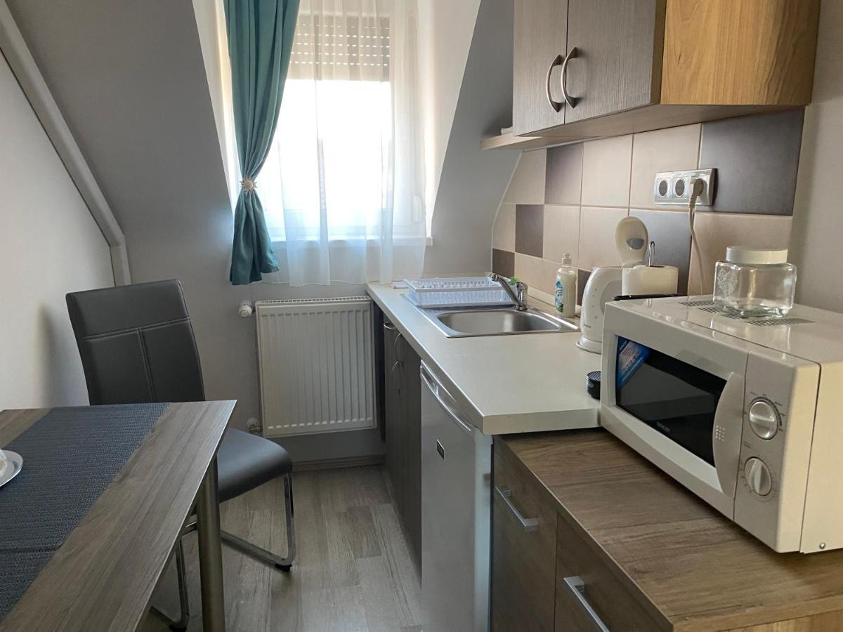 Oreo Apartman Eger Bagian luar foto