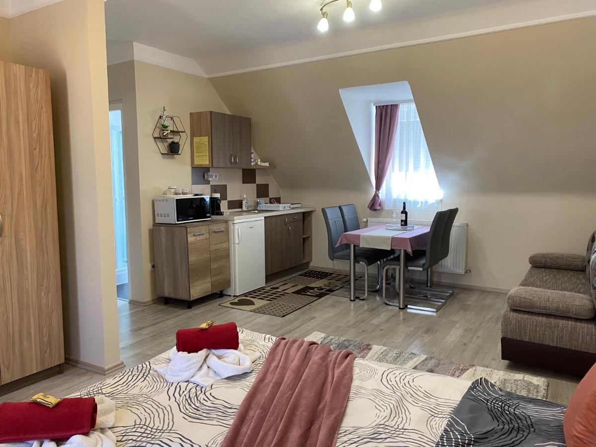 Oreo Apartman Eger Bagian luar foto