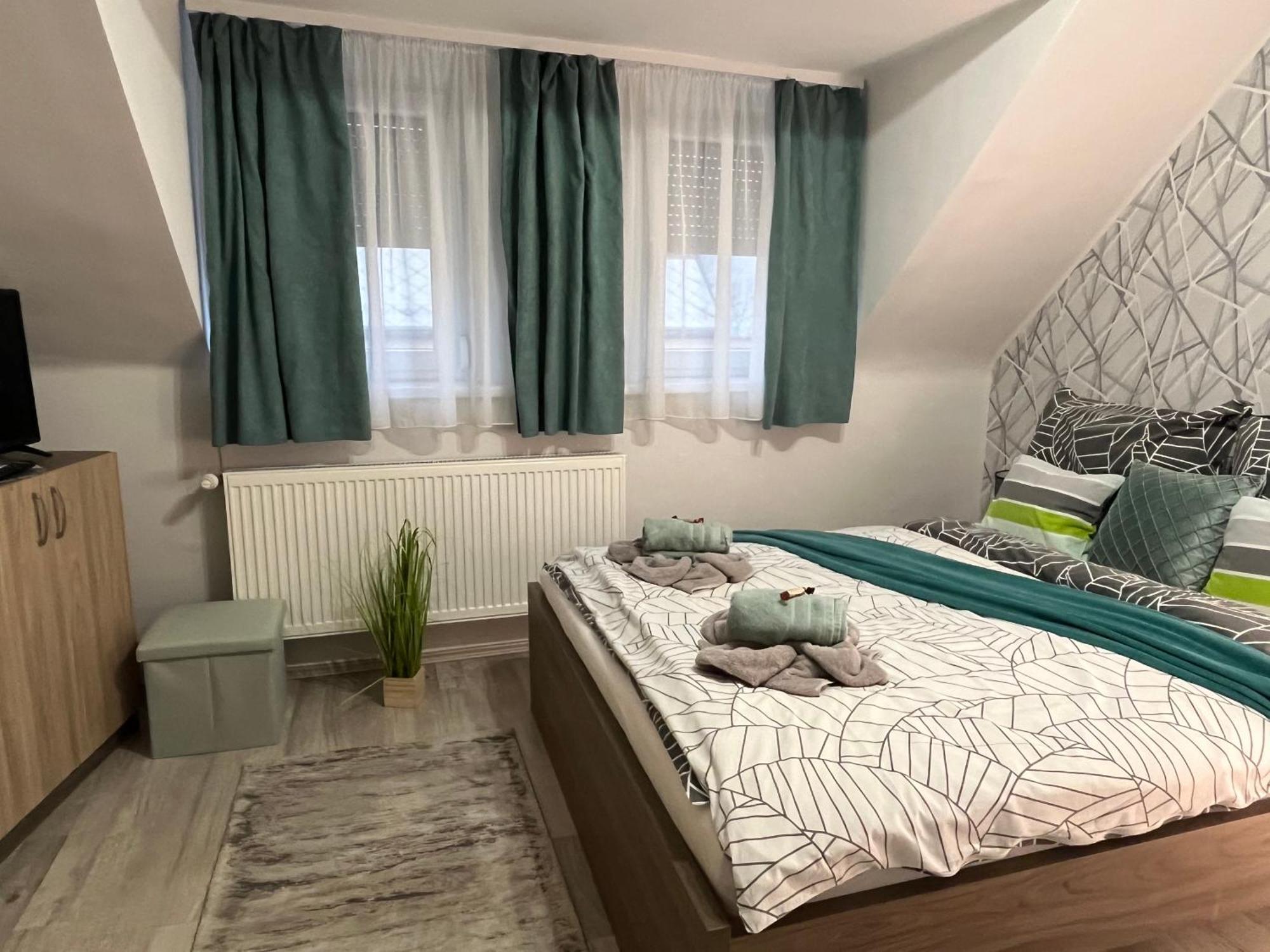 Oreo Apartman Eger Bagian luar foto