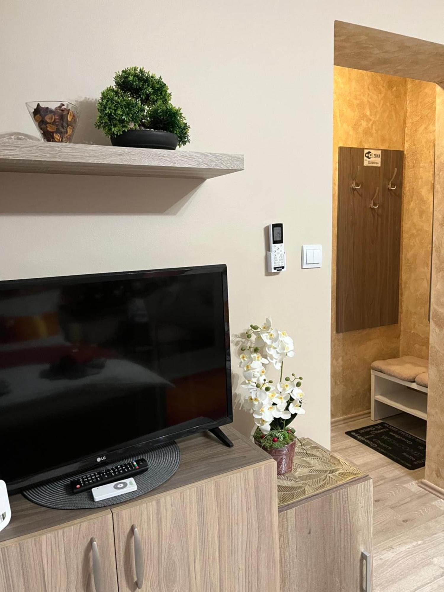 Oreo Apartman Eger Bagian luar foto