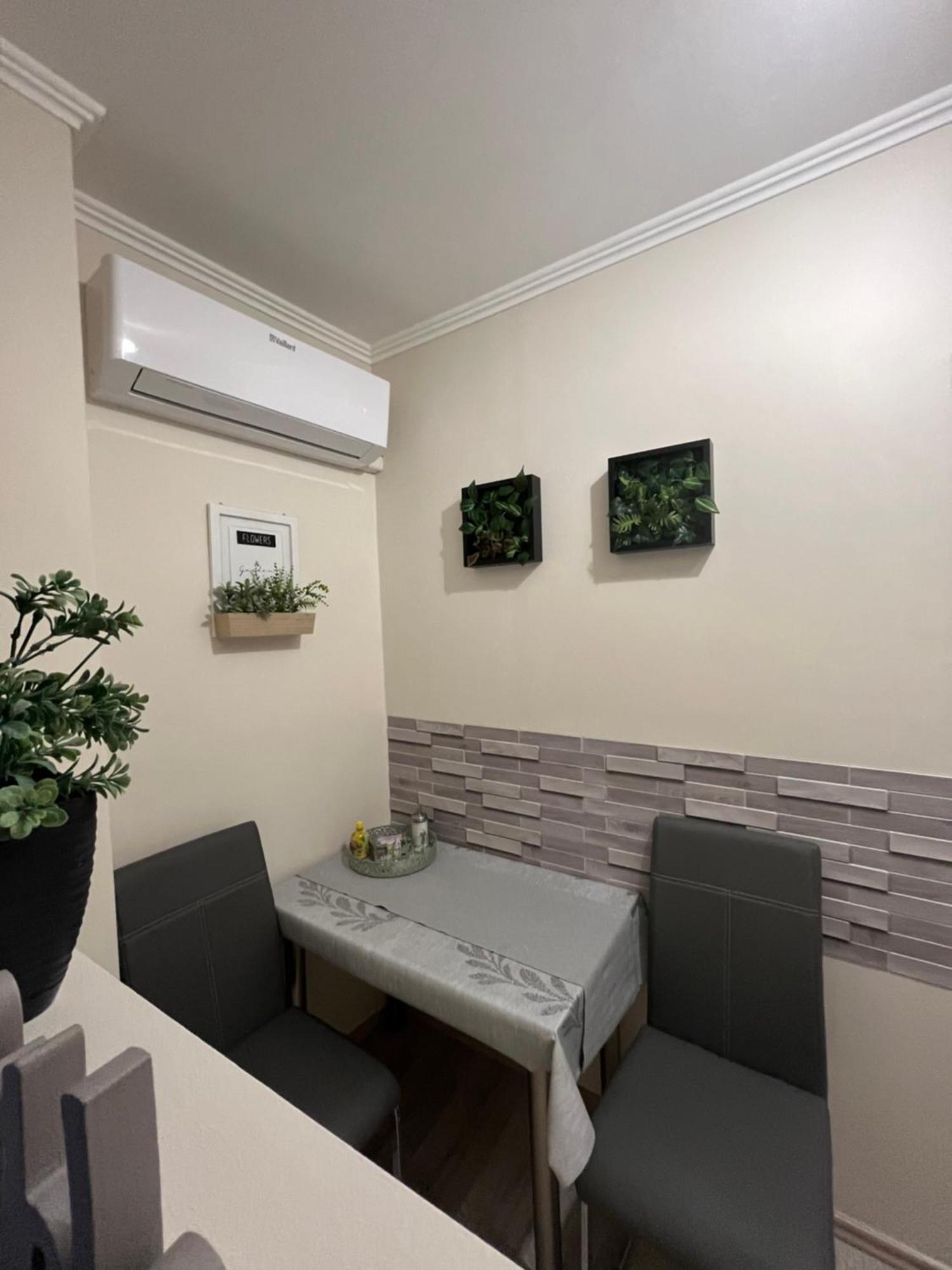 Oreo Apartman Eger Bagian luar foto