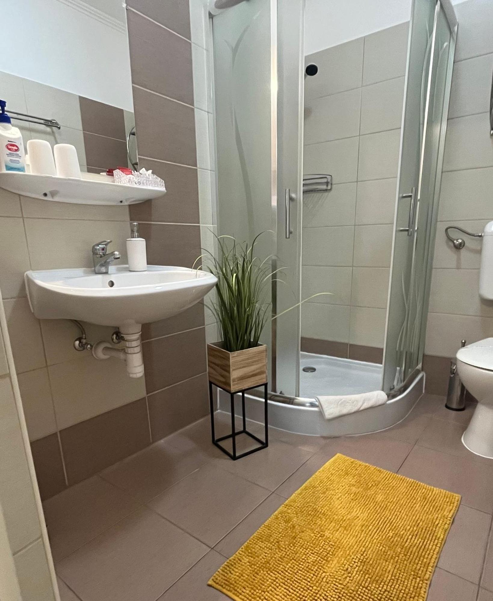 Oreo Apartman Eger Bagian luar foto