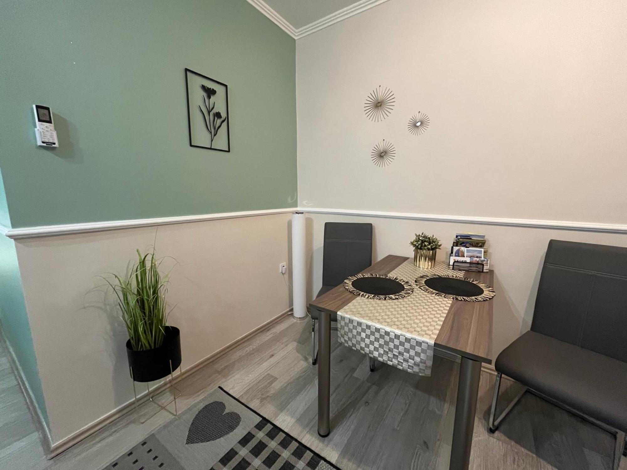 Oreo Apartman Eger Bagian luar foto