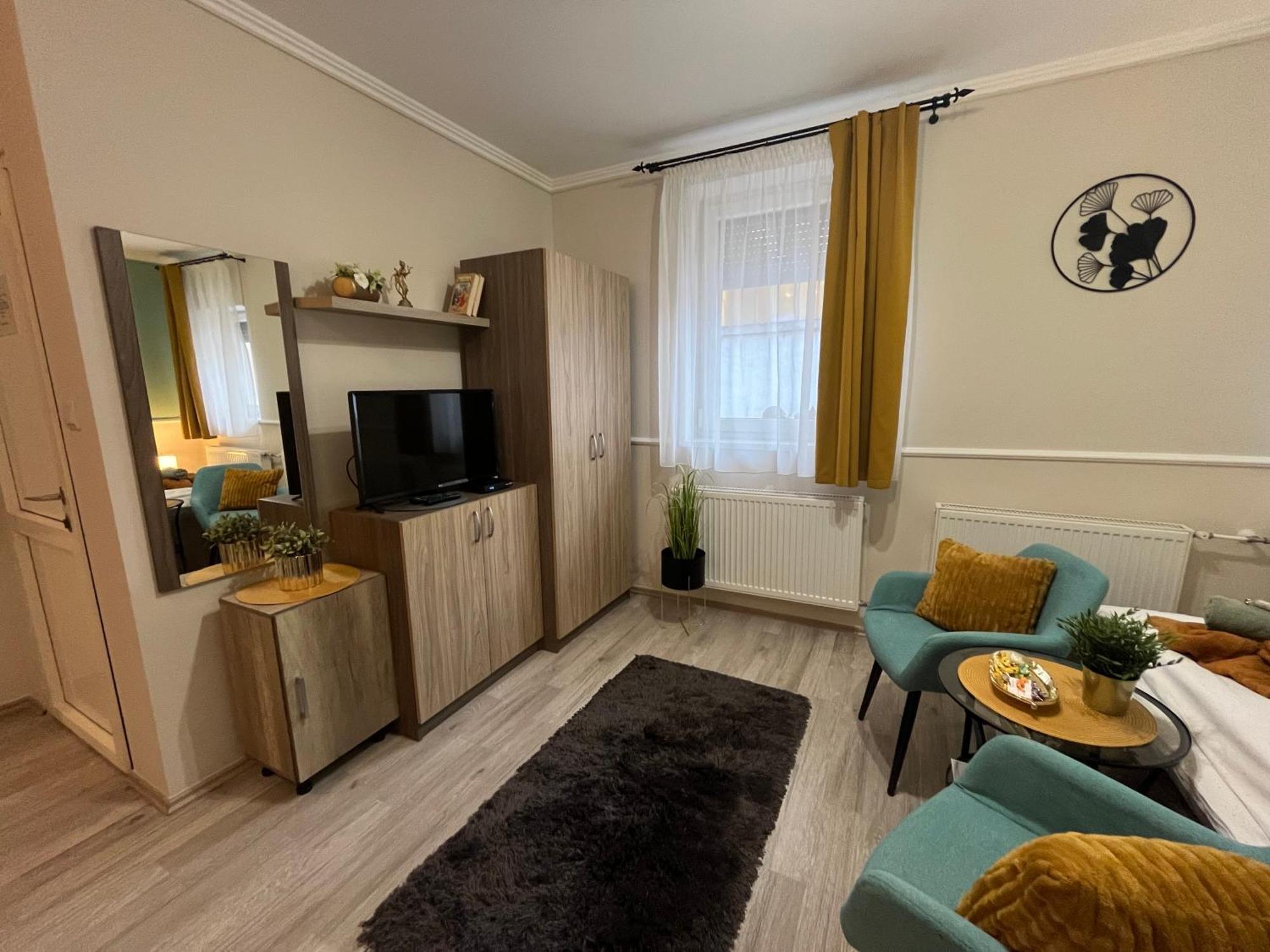 Oreo Apartman Eger Bagian luar foto