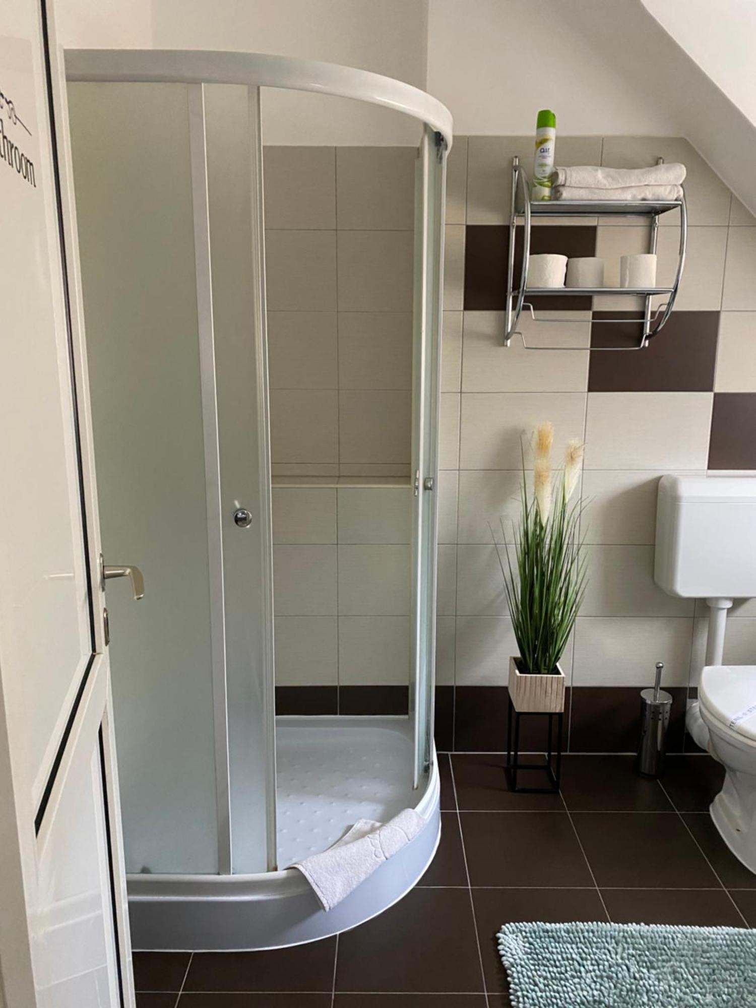 Oreo Apartman Eger Bagian luar foto