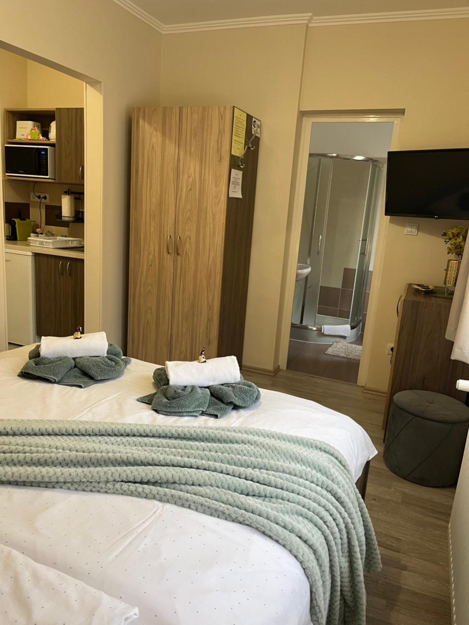 Oreo Apartman Eger Bagian luar foto