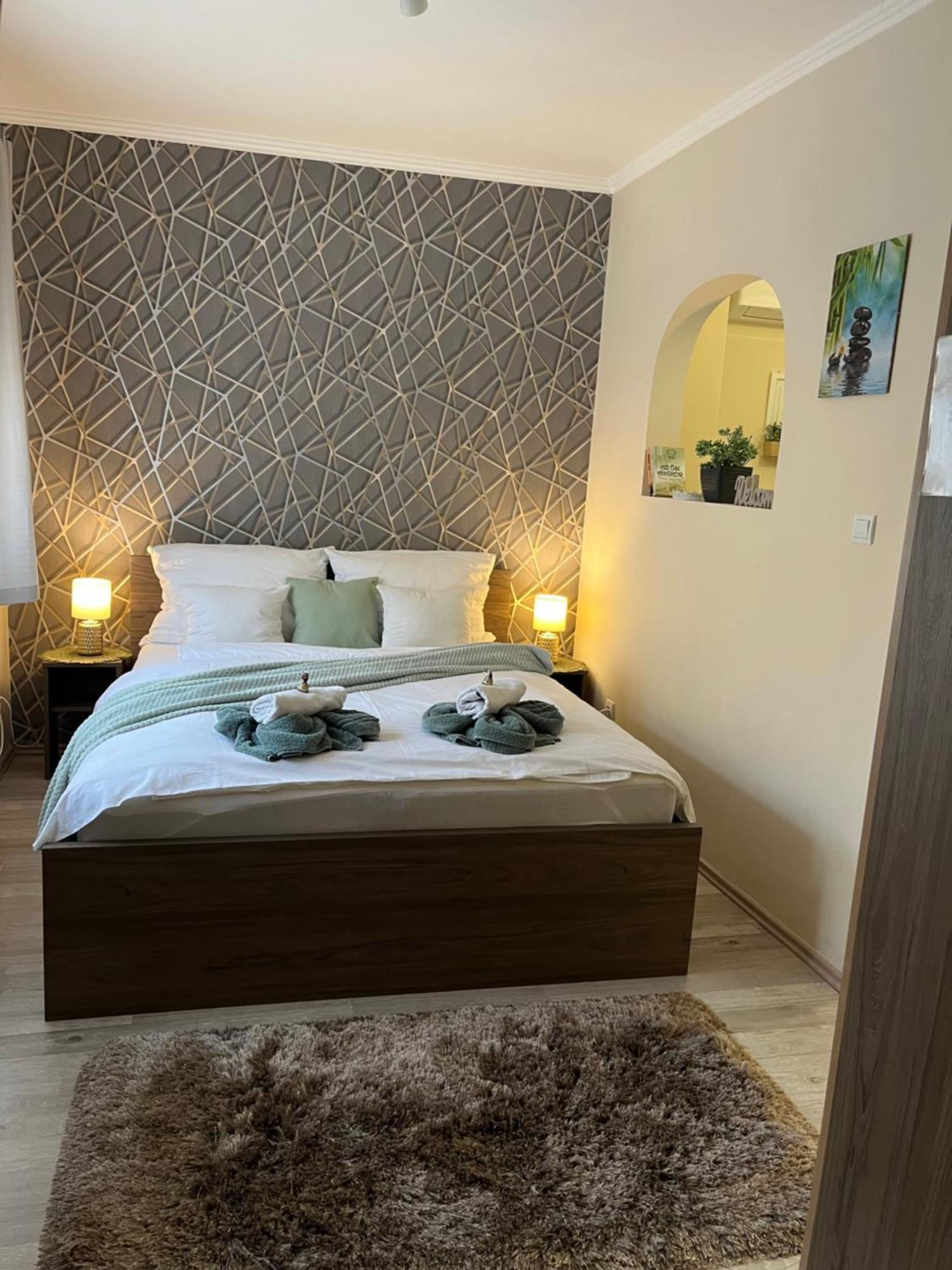 Oreo Apartman Eger Bagian luar foto