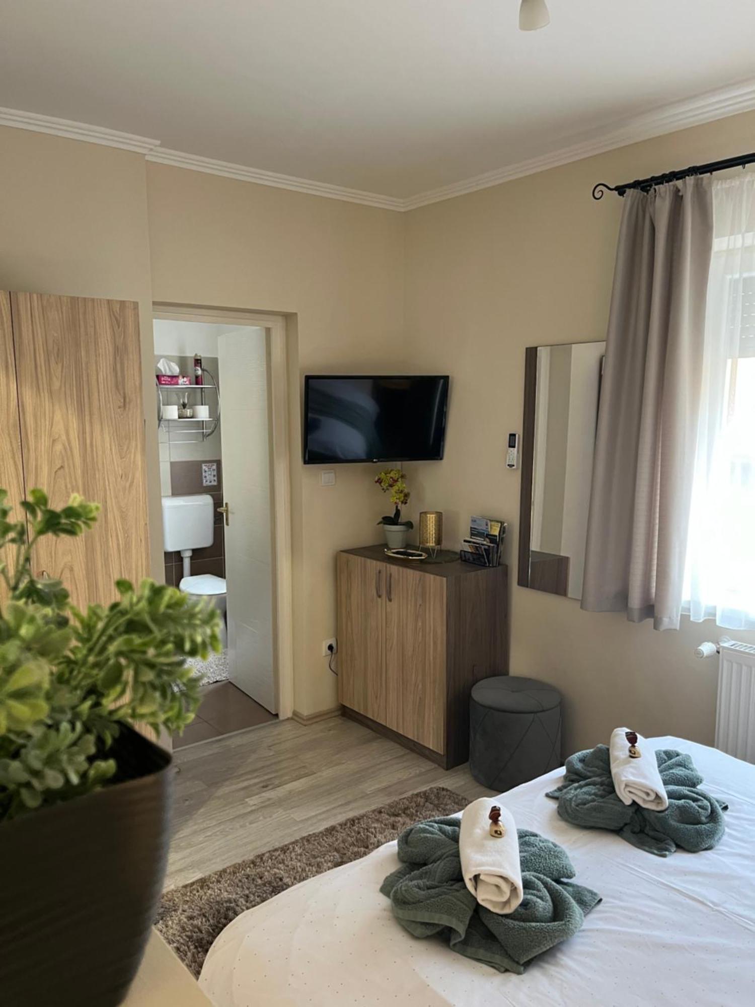 Oreo Apartman Eger Bagian luar foto