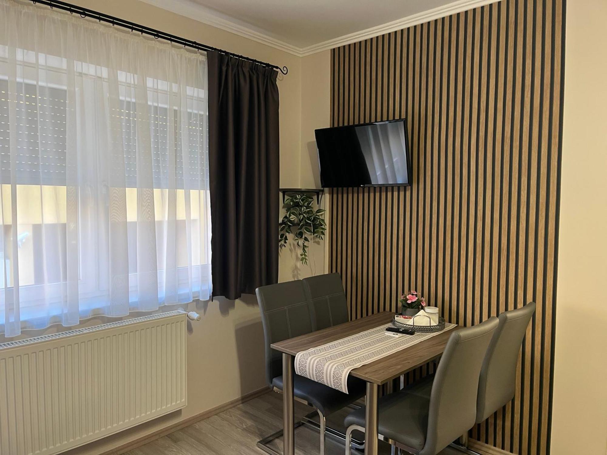 Oreo Apartman Eger Bagian luar foto